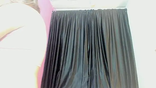 Živý XXX chat ScarletBigTitties