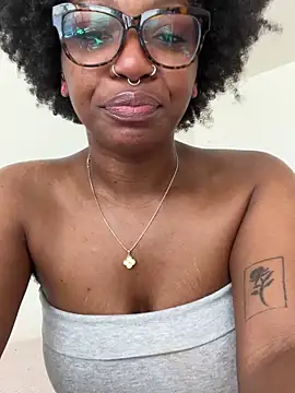 Chat +18 de mochamimi ao vivo