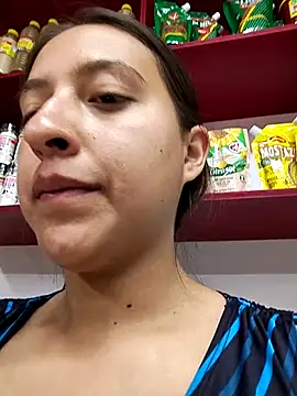 MaskedLatinaX 即時 XXX 聊天