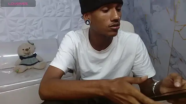 ManSant: διαδικτυακό σόου στην κάμερα