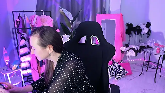 Golden_Dragon Show in webcam