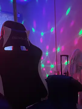 magic_man1085 在線直播表演