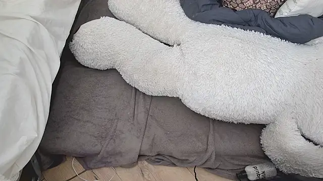 CeriseLapine Pertunjukan Webcam