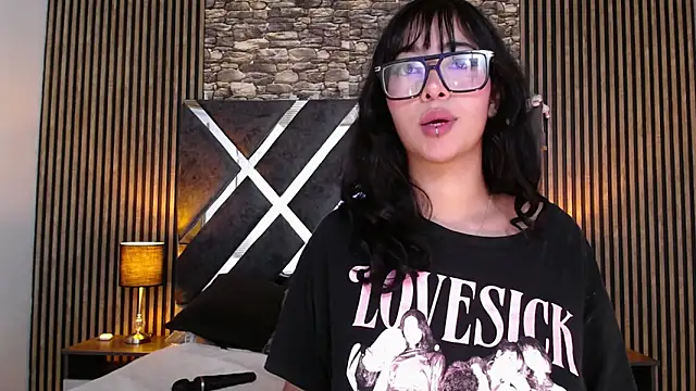 Chat +18 de Amy_channel ao vivo