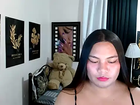 TSbrianaHugeCockのライブXXXチャット