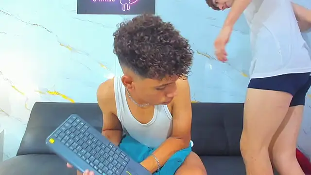 Show modela Spicy_guys na web-kameri