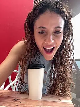 alana15 Show in webcam