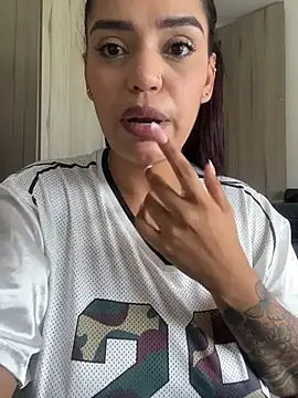 Chat +18 de Sara-77 ao vivo