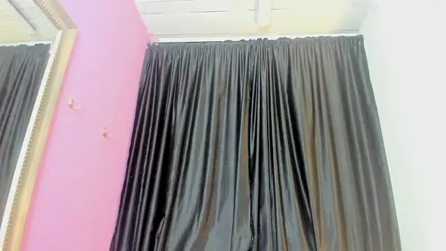 Živý XXX chat ScarletBigTitties