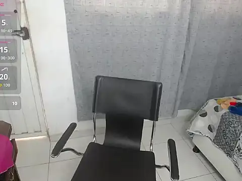 miss_charlott_18のライブXXXチャット