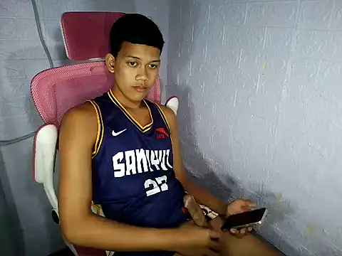 UrAsian_Turjak: онлайн-секс-чат