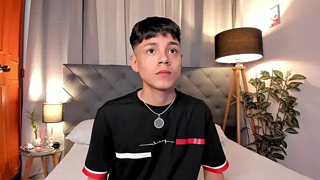 XXX chat uživo modela Andy_Belier23