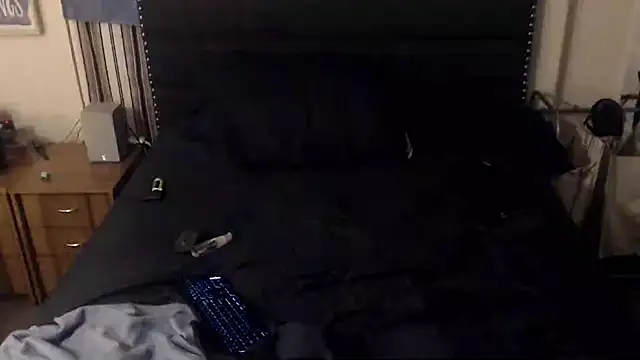 Pokazy przed kamerką – daveletsplay