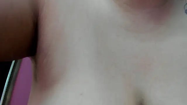 Chatroom XXX en direct de ScarletBigTitties