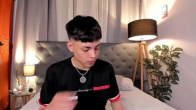 Andy_Belier23: απευθείας συνομιλία ΧΧΧ