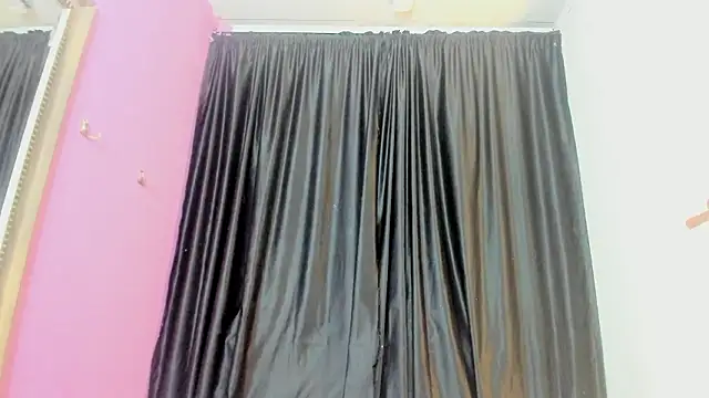 Chat +18 de ScarletBigTitties ao vivo