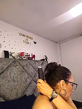 Shantey_Laurent's Live XXX Chat