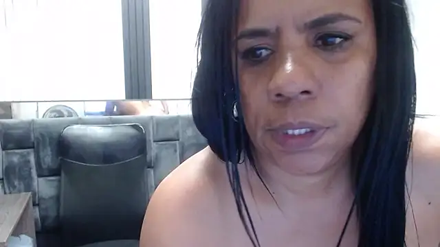 Zeyllyjhonson's Live XXX Chat