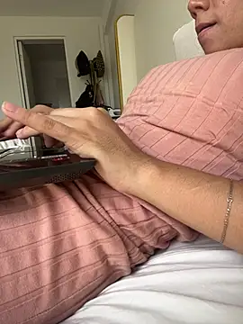 DulceMya Adlı Modelin Canlı XXX Sohbeti