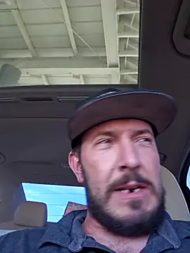 UncutHammer69 Show in webcam