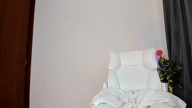 Silvanna-MoreeのライブXXXチャット