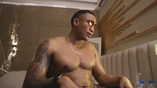 Logan_Varela's Live XXX Chat