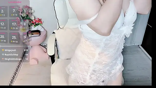 Clover_Nhi live XXX chat