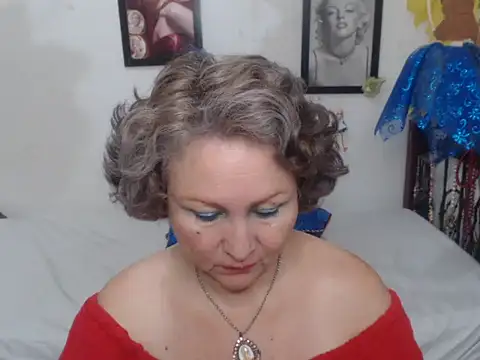 LADYJENNIFER: онлайн-секс-чат