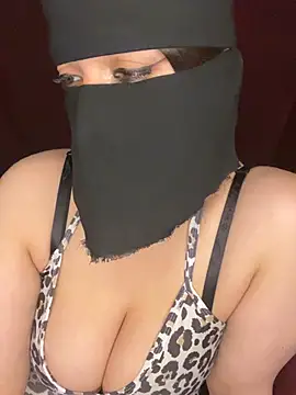 RooVaaN-Xx's Live XXX Chat