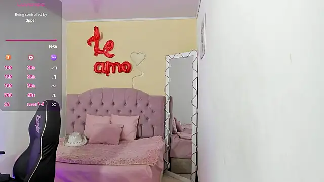 XXX chat uživo modela SABRIINA_TAY