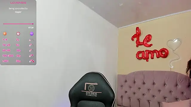 SABRIINA_TAY élő XXX-chatje