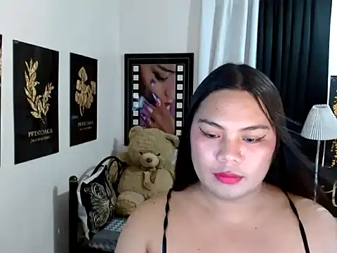 TSbrianaHugeCock – Kamerová šou