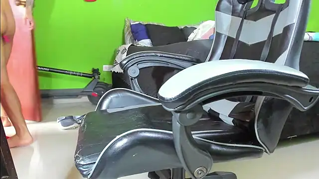 Show modela Arian_Pervert na web-kameri