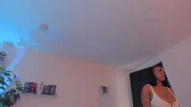 Chat +18 de YariRose ao vivo