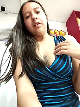 MaskedLatinaX: онлайн-секс-чат