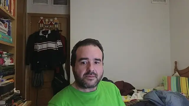 curiosillo83 élő XXX-chatje