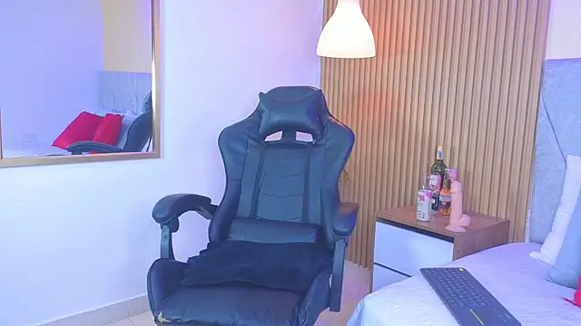 amara_queen_ Adlı Modelin Canlı XXX Sohbeti