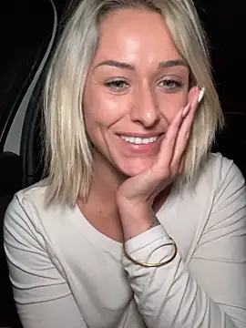 Chatroom XXX en direct de petrouchkaaa_