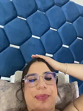 Chatroom XXX en direct de ThaniaJones