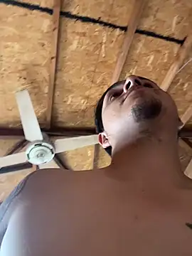 Shankortiz: διαδικτυακό σόου στην κάμερα