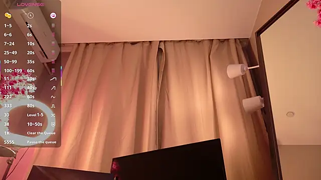 lil_monikaa's Live XXX Chat