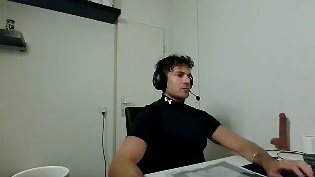 alpha-hunk 现场XXX聊天