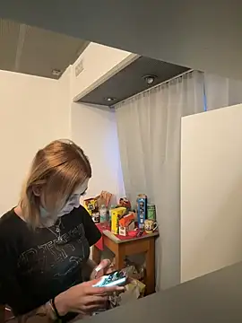 Milli-KissのライブXXXチャット