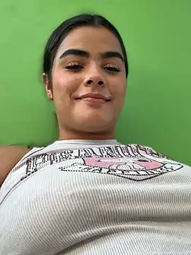 Kaily_Sweet16 Adlı Modelin Canlı XXX Sohbeti