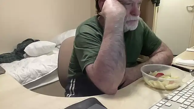 coach-karl: διαδικτυακό σόου στην κάμερα