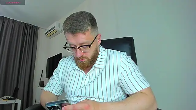 Findom_guy – Naživo XXX chat