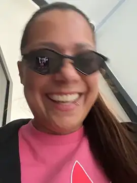 Pokazy przed kamerką – Pretty__Milf