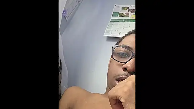 hormoneactivated: διαδικτυακό σόου στην κάμερα