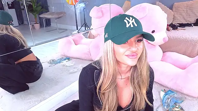 SpoilM3Mor3's Live XXX Chat