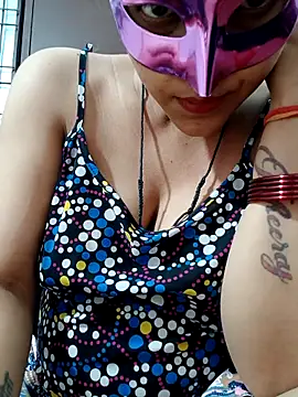 Shivani_hotty élő XXX-chatje